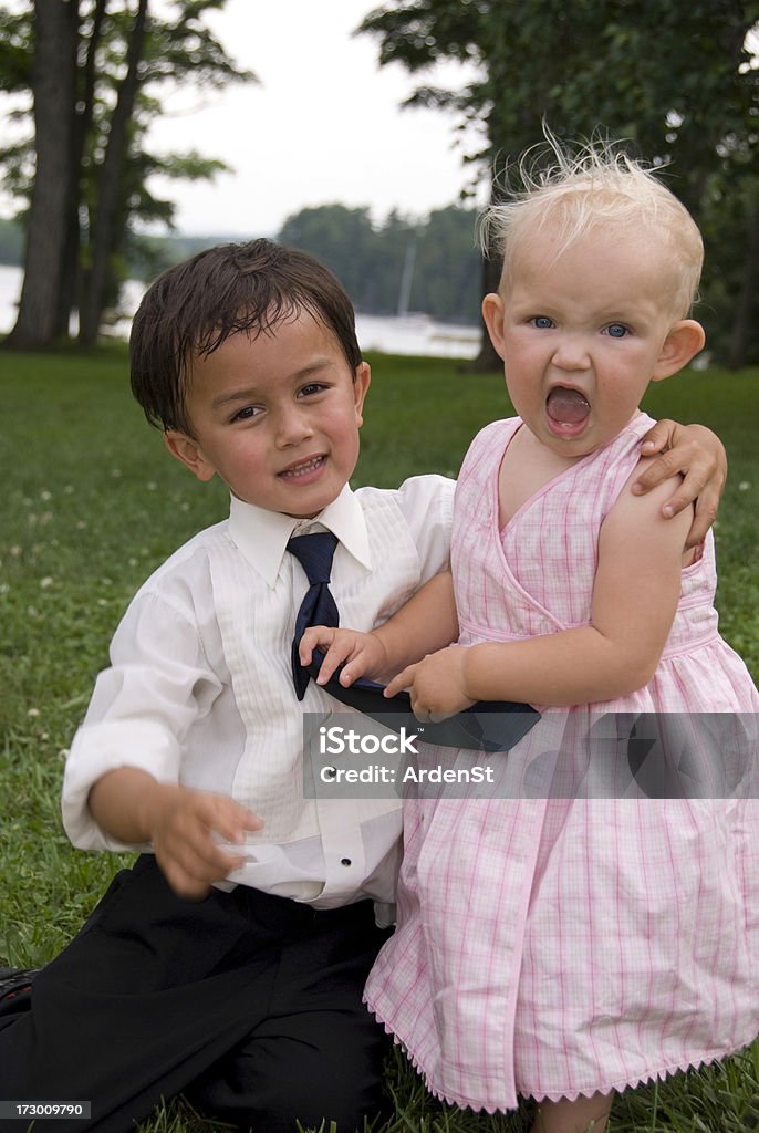 Ребенок девочка и Большой Брат - Стоковые фото Семья роялти-фри