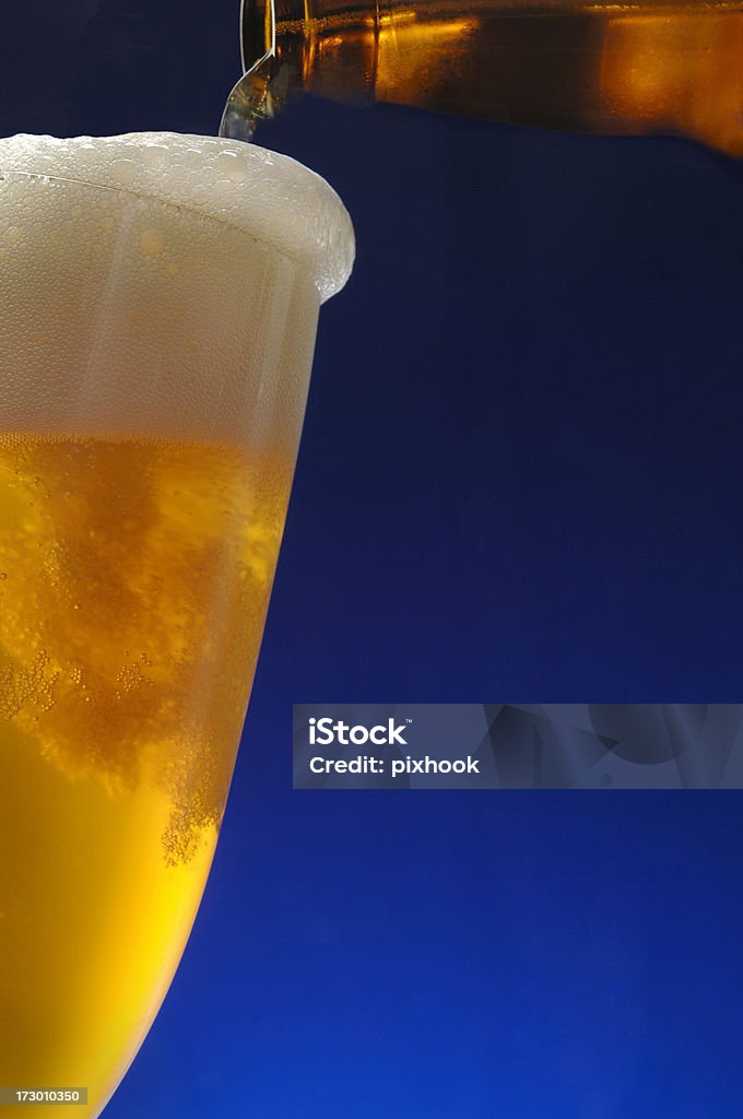 Eingießen Bier - Lizenzfrei Bier Stock-Foto