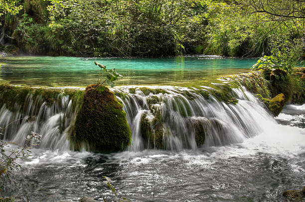 lagos de plitvice - blue transparent cold cube - fotografias e filmes do acervo