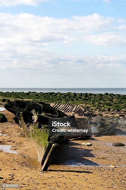 Są To Wrak Statku Na Hunstanton Beach - zdjęcia stockowe i więcej obrazów Anglia - Anglia, Basen pływowy, Bez ludzi