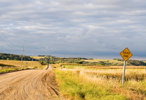 istock Dead End Gravel Road - Late Summer 173011121
