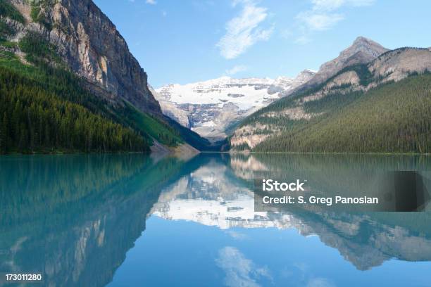 Lago Louise - Fotografias de stock e mais imagens de Alberta - Alberta, América do Norte, Ao Ar Livre