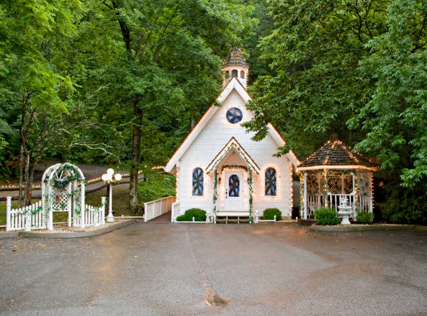 chapel of love " - wedding gatlinburg outdoors night stock-fotos und bilder