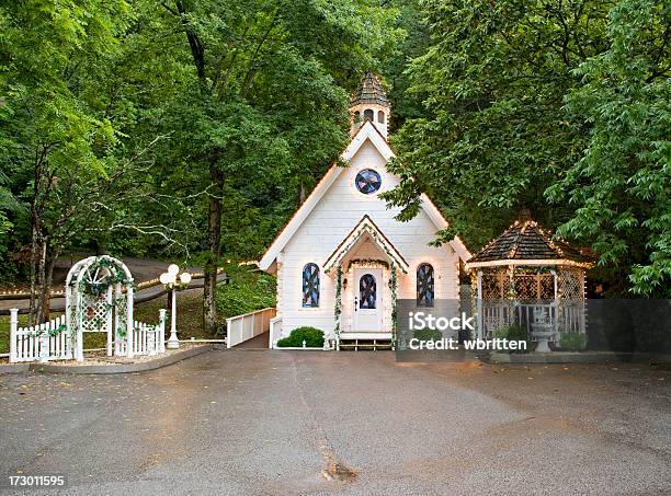Kaplica Miłości Serii - zdjęcia stockowe i więcej obrazów Stan Tennessee - Stan Tennessee, Ślub, Gatlinburg