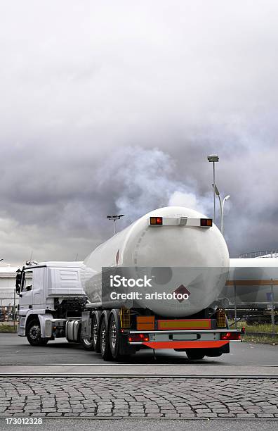 Tanklastwagen Stockfoto und mehr Bilder von Benzin - Benzin, Bewegung, Bewegungsunschärfe
