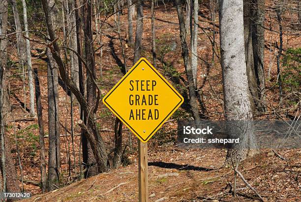 Foto de Íngreme Grau Frente e mais fotos de stock de Amarelo - Amarelo, Bosque - Floresta, Destino turístico