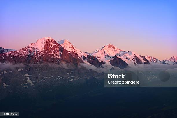 Alpengluehen Monte Eiger - Fotografias de stock e mais imagens de Cor de rosa - Cor de rosa, Alpes Europeus, Cultura Suíça