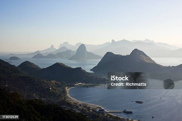 Paisaje De Río De Janeiro Foto de stock y más banco de imágenes de Niteroi - Niteroi, Agua, Aire libre