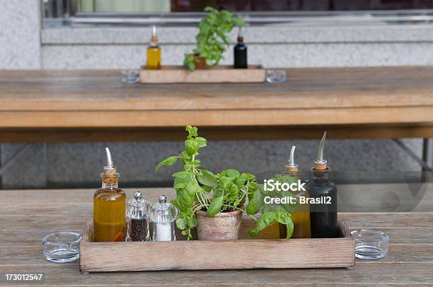 Öl Und Essig Stockfoto und mehr Bilder von Abwesenheit - Abwesenheit, Aschenbecher, Basilikum