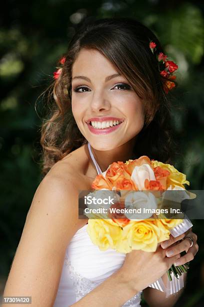 Foto de Elegante De Noiva e mais fotos de stock de 25-30 Anos - 25-30 Anos, Adulto, Anel - Joia
