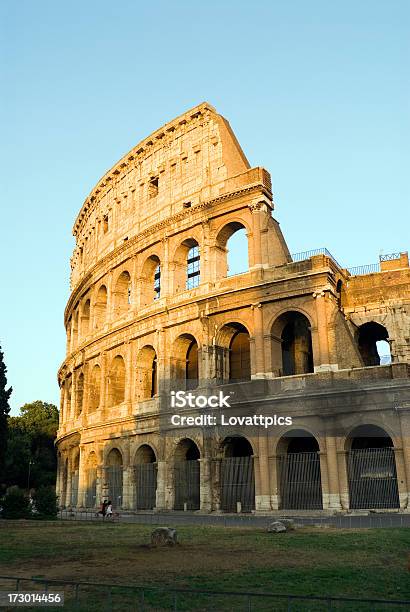 Coliseo De Roma Foto de stock y más banco de imágenes de Coliseo - Coliseo, Roma - Italia, Anochecer