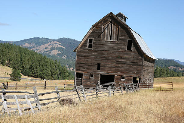 istock Old barns of America 173014720