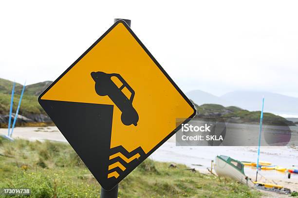 Sehen Sie Sich Auto Road Sign Stockfoto und mehr Bilder von Am Rand - Am Rand, Auto, Baugewerbe