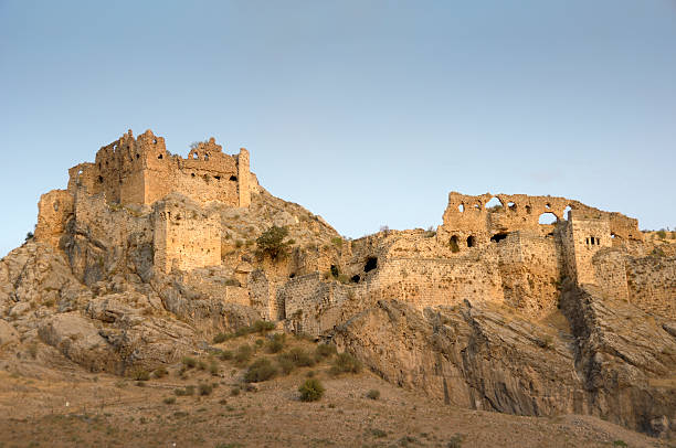 old kahta (neue festung), nemrut, adiyaman, türkei - nemrud dagh mountain turkey history stock-fotos und bilder