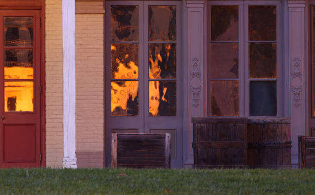 istock Flame like reflections of  sunset 173015277