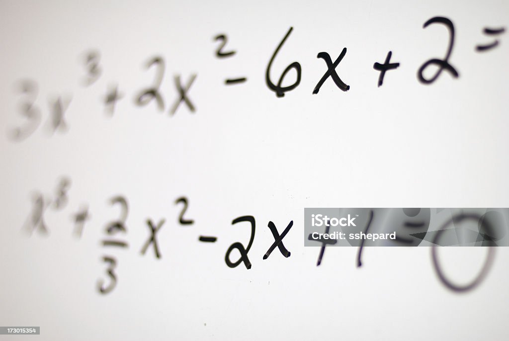 Las ecuaciones - Foto de stock de Fórmula matemática libre de derechos