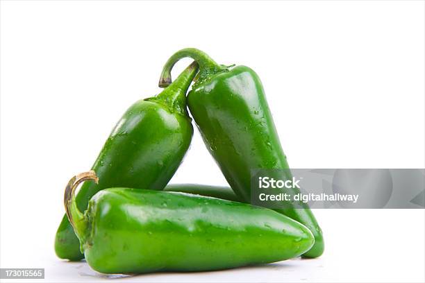 Grüne Paprika Stockfoto und mehr Bilder von Fotografie - Fotografie, Freisteller – Neutraler Hintergrund, Gemüse