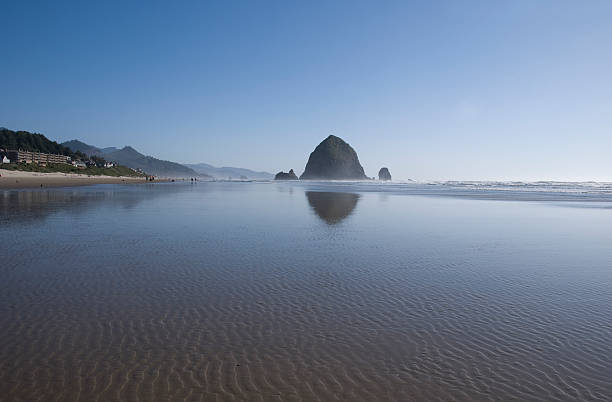 istock Haystack Rock, Cannon Beach, Oregon Coast 173015858