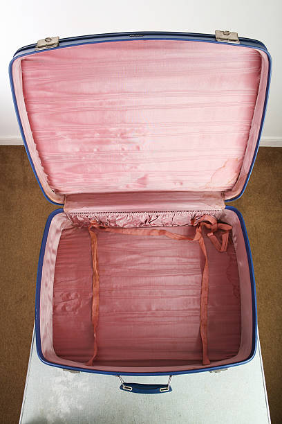 スーツケースの空 - luggage packing suitcase old ストックフォトと画像