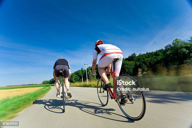 Bicicleta De Carreras Foto de stock y más banco de imágenes de 20 a 29 años - 20 a 29 años, Actividad, Aire libre