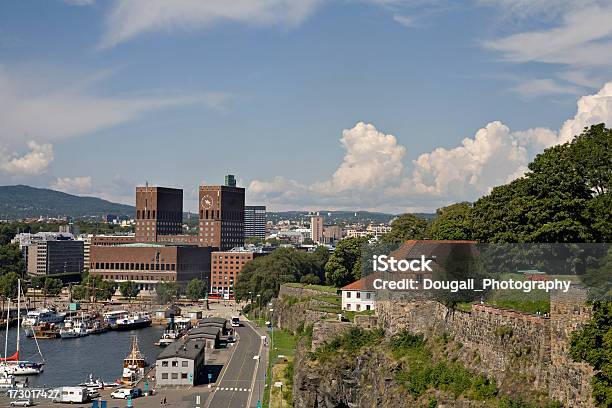 Foto de Porto E Prefeitura De Oslo e mais fotos de stock de Capitais internacionais - Capitais internacionais, Castelo, Destino turístico