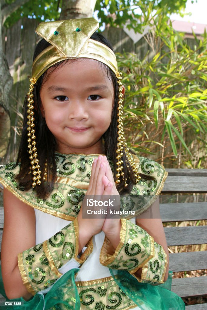 Asiatico bambino vestito come Cleopatra - Foto stock royalty-free di Costume