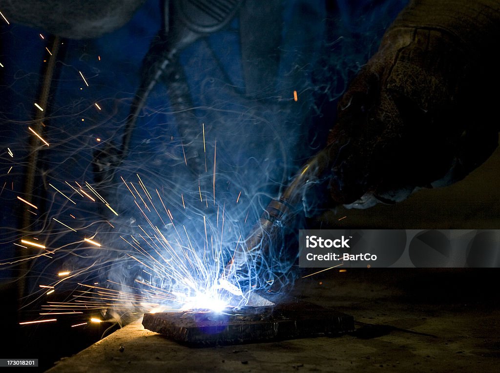 Trabajador de la construcción en el trabajo. - Foto de stock de Artesano libre de derechos