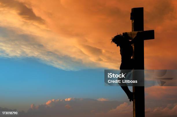 Photo libre de droit de Crucifixion De Jésus banque d'images et plus d'images libres de droit de Jésus-Christ - Jésus-Christ, Croix religieuse, Croix - Forme