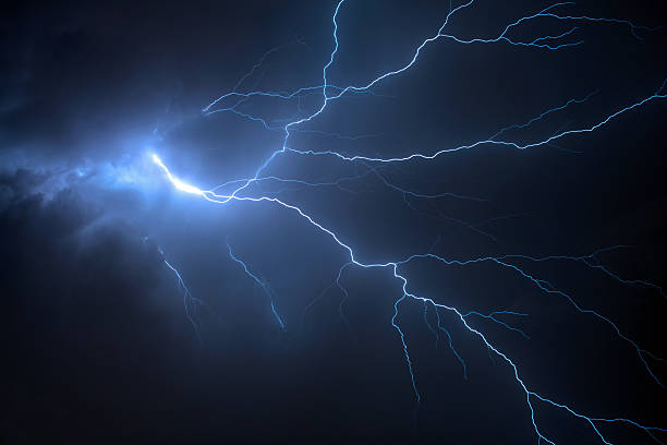 orage - thunderstorm lightning storm monsoon photos et images de collection