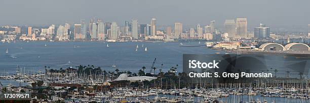 Edificios De La Ciudad De San Diego Foto de stock y más banco de imágenes de Agua - Agua, Aire libre, América del norte