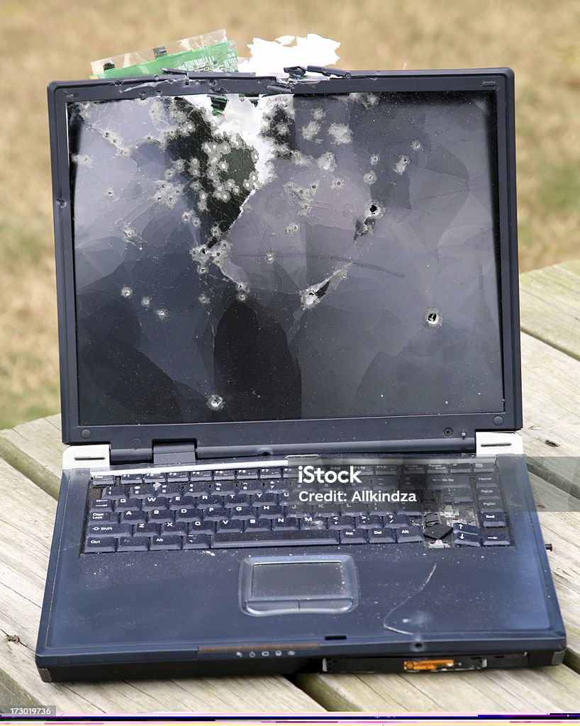Destruído computador portátil - Royalty-free Arruinado Foto de stock