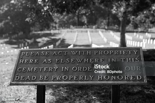 No Cemitério De Arlington - Fotografias de stock e mais imagens de Arlington - Virgínia - Arlington - Virgínia, Cemitério, Cemitério nacional de Arlington
