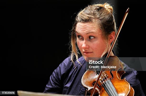 Foto de Violinistas Rehearsing e mais fotos de stock de Música de Câmara - Música de Câmara, Orquestra, Mulheres