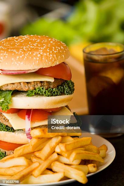 Hamburger Di Manzo - Fotografie stock e altre immagini di Alimentazione non salutare - Alimentazione non salutare, Carne, Cibi e bevande