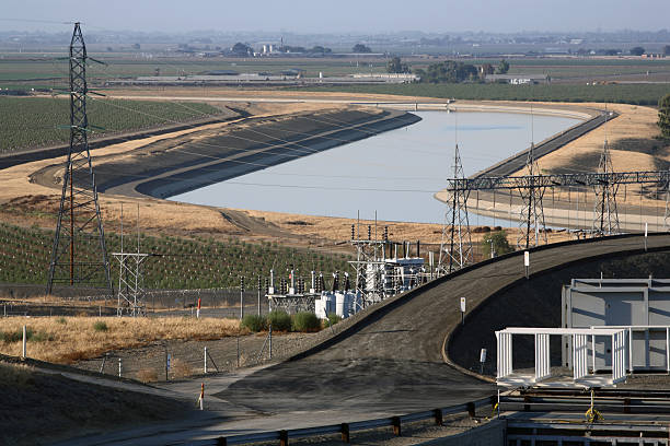 istock California Aqueduct irrigates Central Valley 173023080