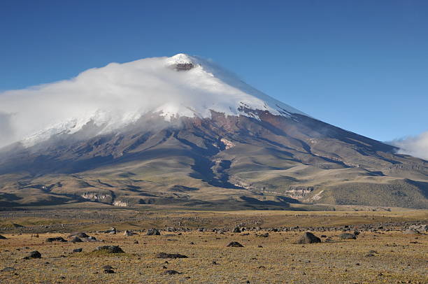 Vulcão Cotopaxi no Equador - foto de acervo