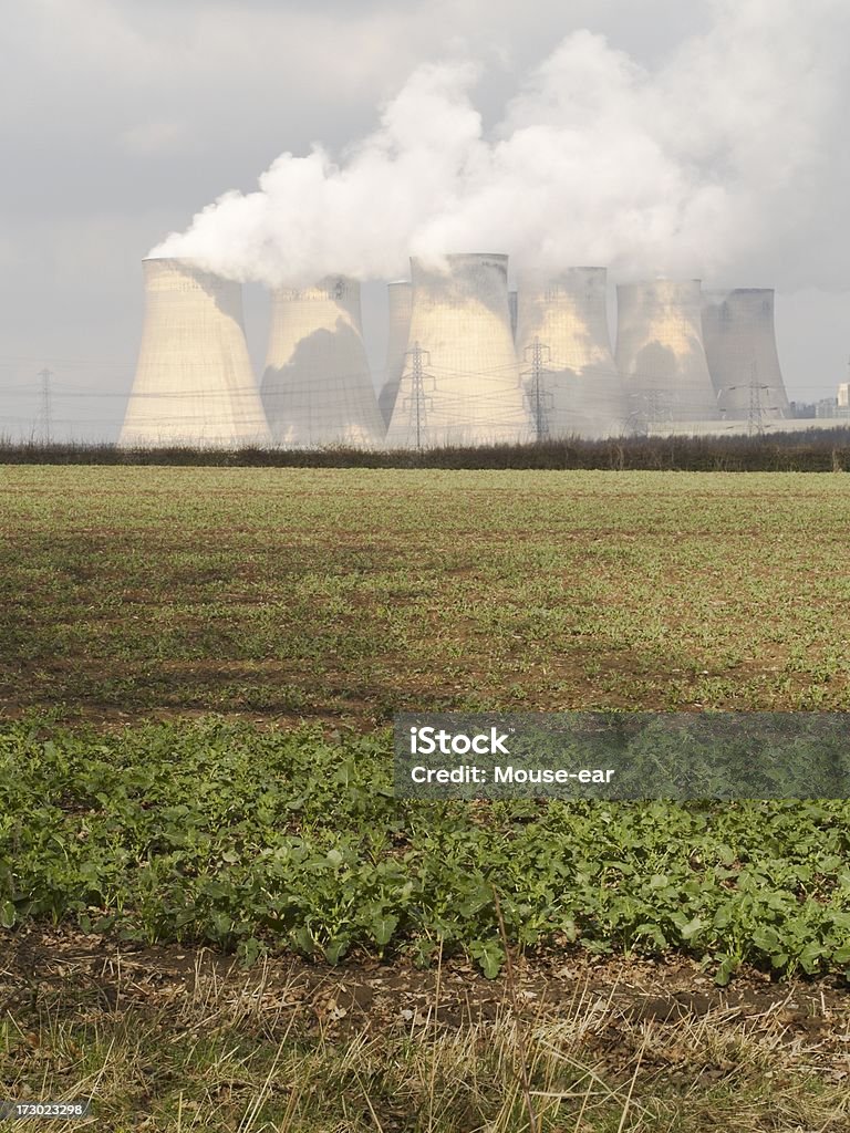 La agricultura y torres de refrigeración - Foto de stock de Agricultura libre de derechos