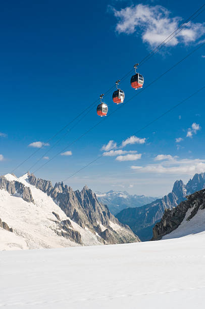 cable car high above snow - aiguille de midi dağı stok fotoğraflar ve resimler