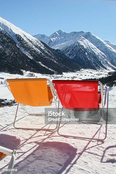 Yellow Und Rot Stockfoto und mehr Bilder von Alpen - Alpen, Après-Ski, Berg