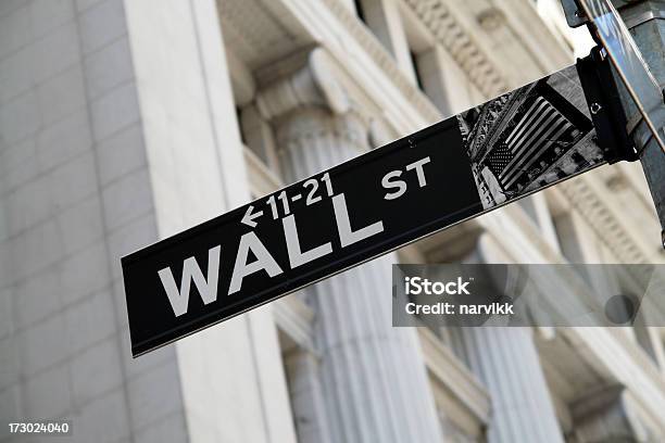 Wall Street Señal Foto de stock y más banco de imágenes de Wall Street - Wall Street, Señal - Mensaje, Ciudad de Nueva York