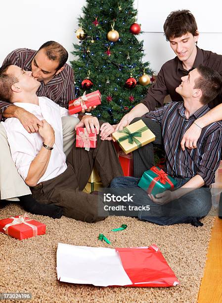 Gay Navidad Feliz Navidad Foto de stock y más banco de imágenes de 30-39 años - 30-39 años, 40-49 años, Adulto