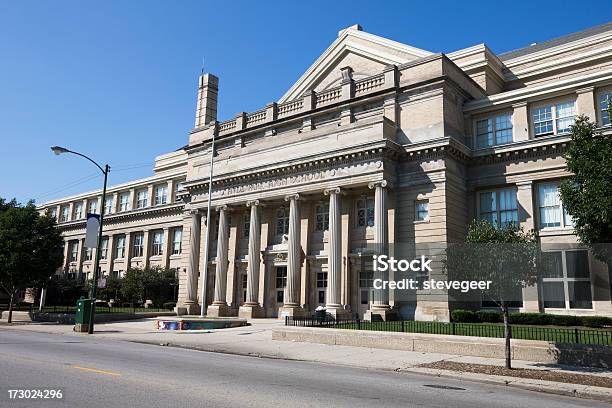 American High School Neoclassical Arquitetura - Fotografias de stock e mais imagens de Chicago - Illinois - Chicago - Illinois, Sul, Escola secundária - Educação