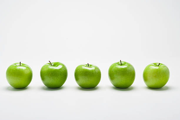 Row Of Organic Granny Smith Apples Stock Photo - Download Image Now - Apple  - Fruit, Green Color, In A Row - iStock