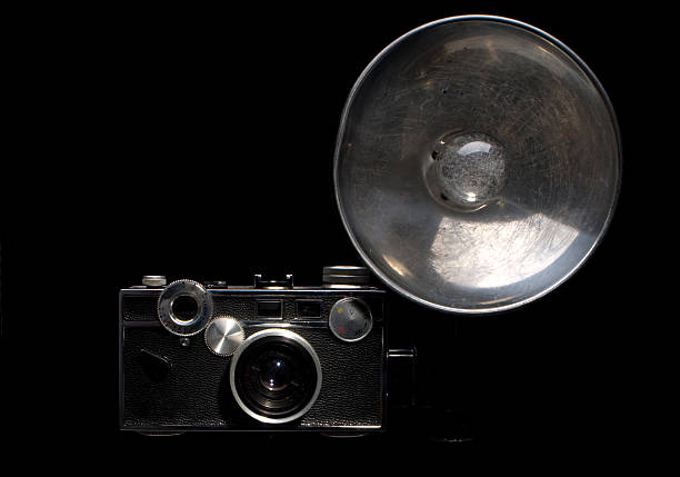 cámara anterior - low key lighting flash fotografías e imágenes de stock