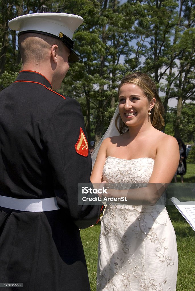 Marine & noiva e o noivo - Foto de stock de Casamento royalty-free