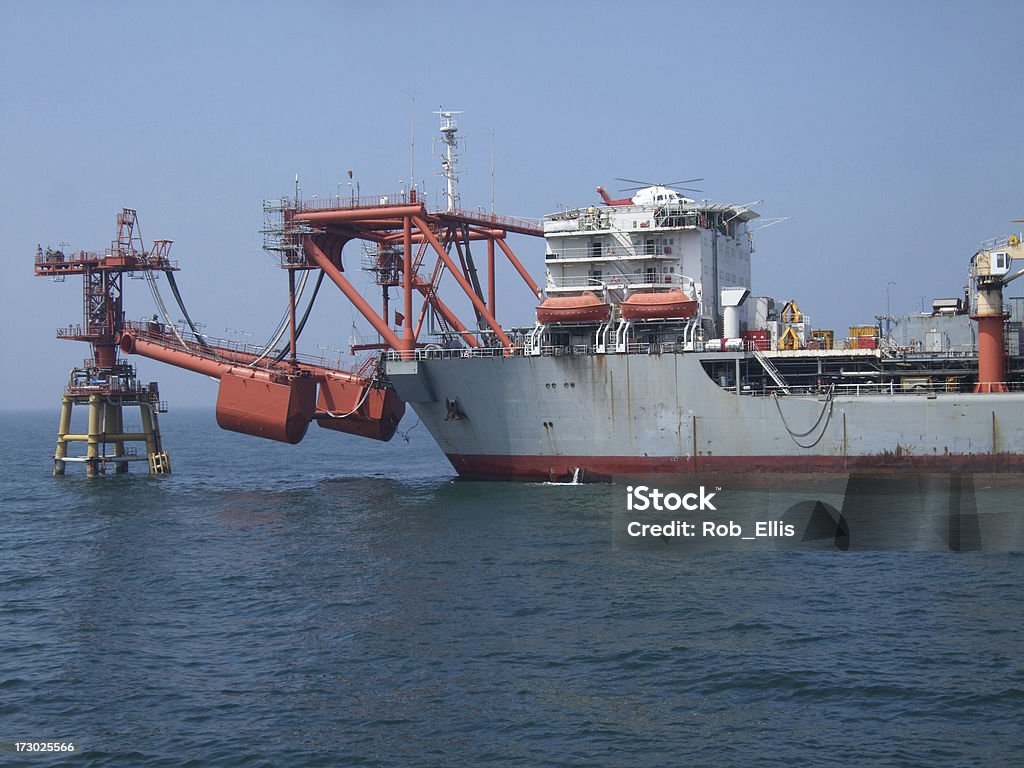 Flotante producción recipiente con helicóptero - Foto de stock de Amarrado libre de derechos