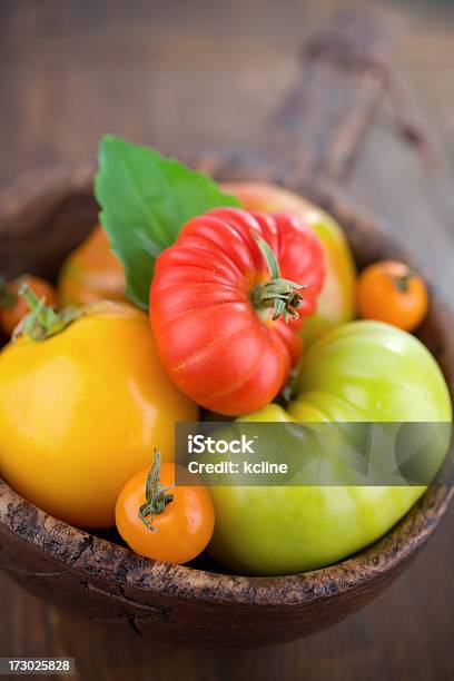 Tomate Heirloom - Fotografias de stock e mais imagens de Alimentação Saudável - Alimentação Saudável, Colorido, Comida