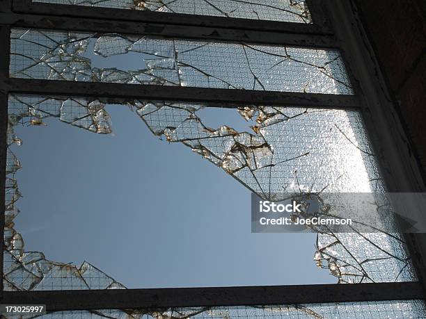 Smashed Безопасности Стеклянные Окна — стоковые фотографии и другие картинки Архитектурный элемент - Архитектурный элемент, Без людей, Безопасность