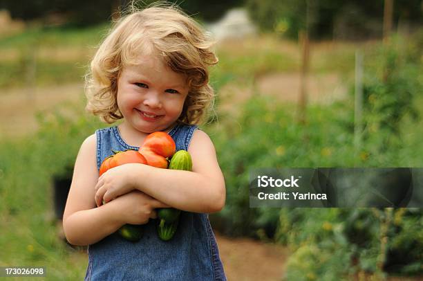 Foto de Uma Boa Colheita e mais fotos de stock de 12-17 meses - 12-17 meses, Agricultura, Alimentação Saudável