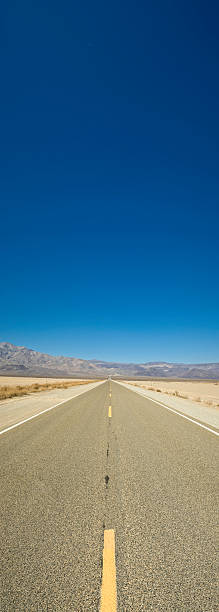 viagem de profundo azul - arid climate asphalt barren blue - fotografias e filmes do acervo